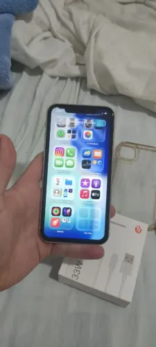 iPhone 11 128gb + carregador e 2 capinhas
