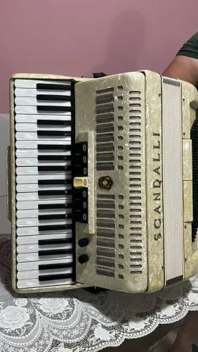 Acordeon Scandalli 120 baixos. Interessados, só entrar em contato!!