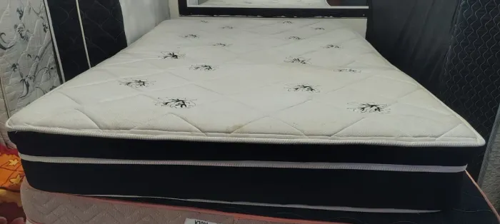 Colchão casal usado por 380 reais