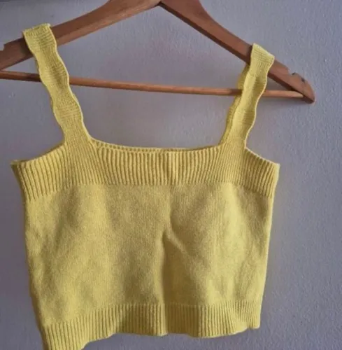 Cropped amarelo em linha