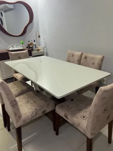 Mesa de vidro e 6 cadeiras sem defeito