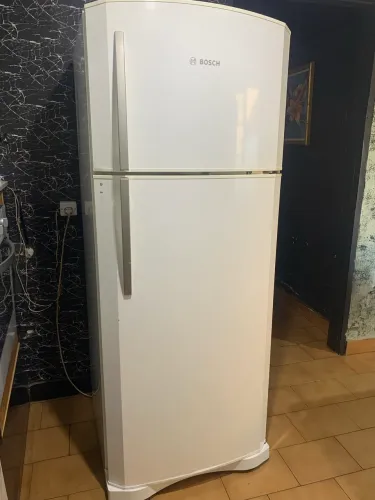 Vende se geladeira Frosfriee 450 litros 127 volts tudo ok gela muito