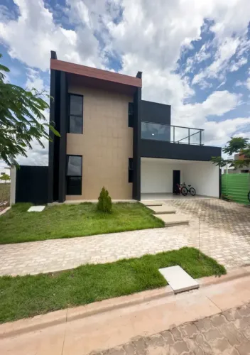Casa Nova à venda no Condomínio Petrópolis.