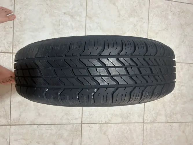 Pneu aro 15 205/70R15