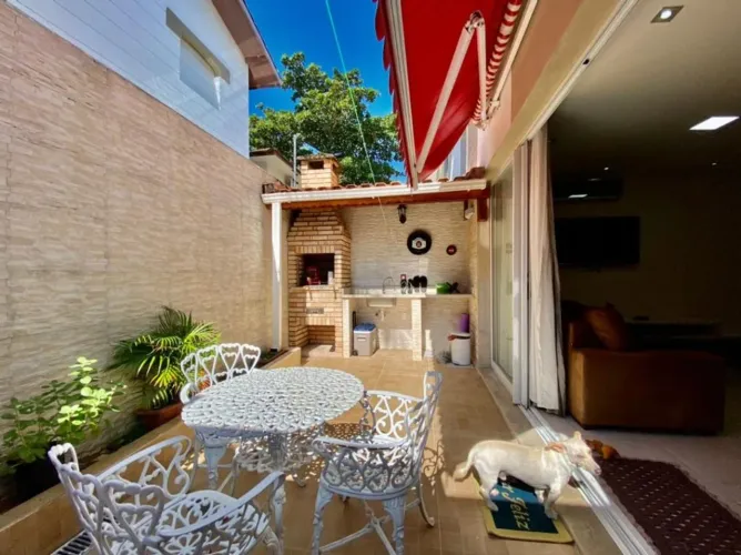 Casa em Condomínio no Guarujá