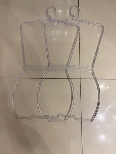 Vendo cabide silhueta de acrílico