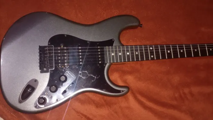 Vende se uma Guitarra