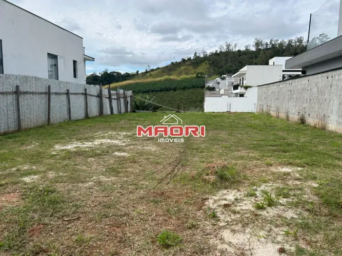 Terreno à venda no Condomínio Mont Alcino em Valinhos