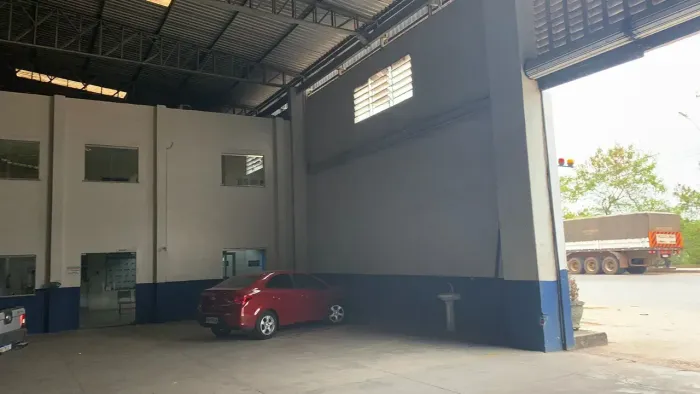 VENDE - DE GALPÃO MEDINDO 3000 M2 DISTRITO INDUSTRIAL!