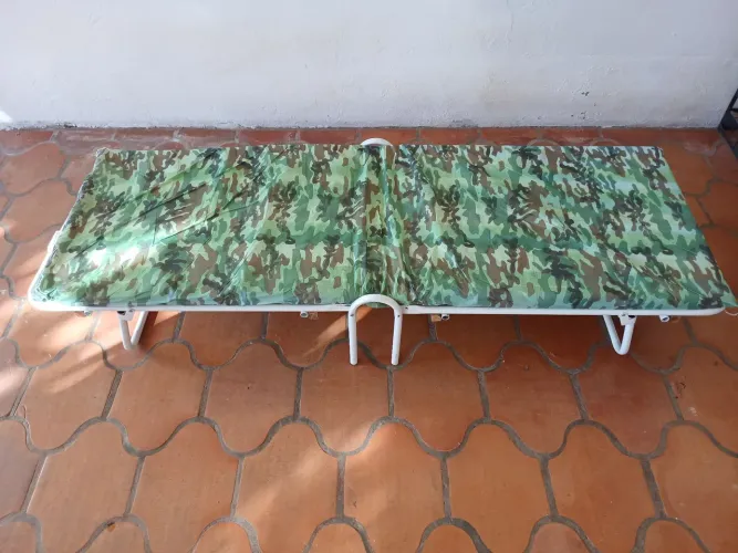 Cama de Camping Solteiro Dobrável - Camuflada - R$ 150