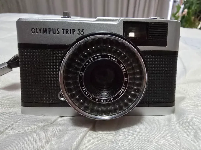 Câmera Olympus trip 35, impecável, sem detalhes, como nova, revisada e testada com filme