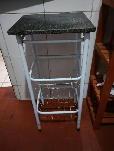 Fruteira com pedra de marmore