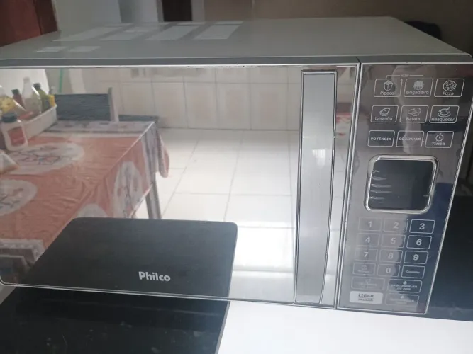 Microondas Philco 21 litros voltagem 220 funcionando perfeitamente.
