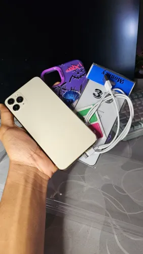 IPHONE 11 PRO MAX SEM DETALHES