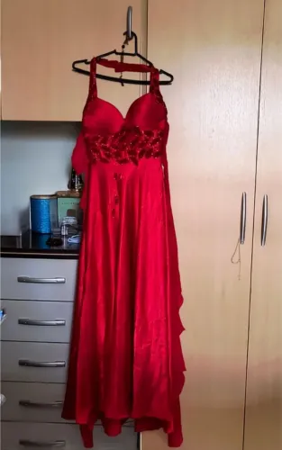 Vestido Vermelho Longo de Festa - Modelo Elegante