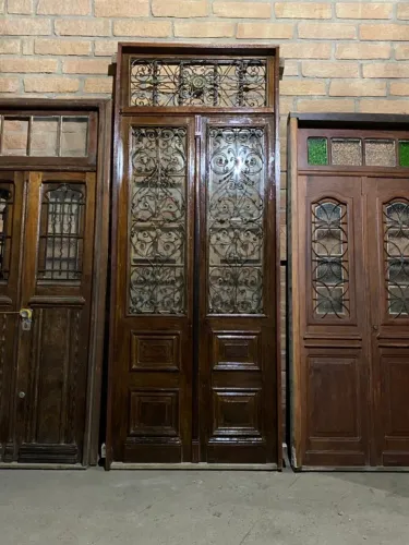 ?PORTA ANTIGA DE FOLHAS DUPLAS EXCLUSIVISSIMA MACIÇA COM GRADES E BANDEIRA COM GRADE?
