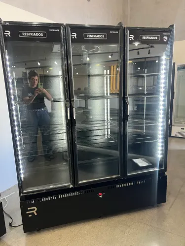 Geladeira expositora 3 portas frios e laticínios - pronta entrega 