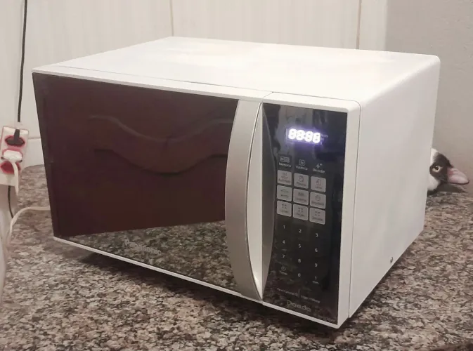 Microondas Espelhado PANASONIC Dia a Dia 21 Litros. Estado de novo e tudo funcionando.