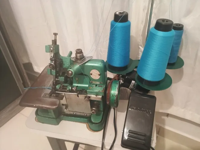 MÁQUINA OVERLOQUE GNI-6 SEMI-INDUSTRIAL - FUNCIONANDO