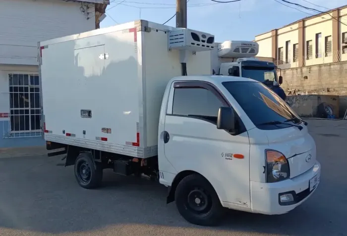Caminhão hr refrigerado (garanto o agregamento)