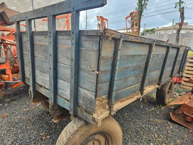 Carreta de madeira. Vende ou aluga.