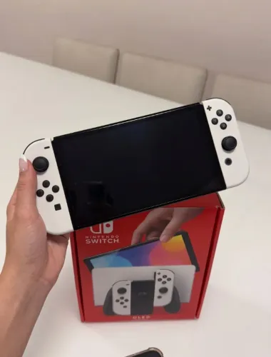 Nintendo Switch OLED (Estado de Novo) - Completo na Caixa - Vários acessórios