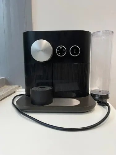 Cafeteira Nespresso Expert C80 Preto 220v