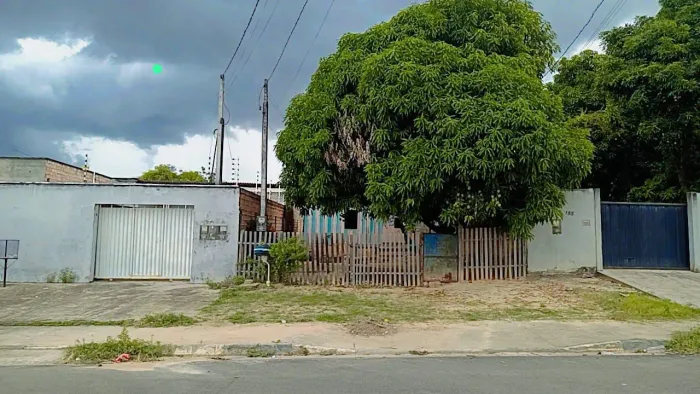 Casa no ARACELIS em ótima localização