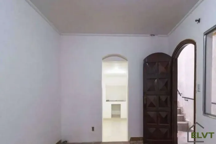 Terreno 150m² à Venda no Jardim Ivana com 5 Casas no Quintal e Vaga de Garagem