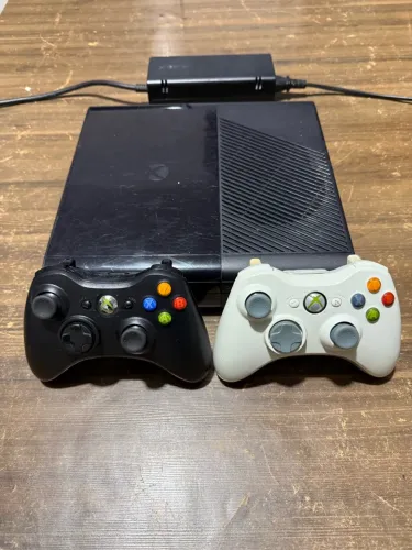 Xbox 360 Desbloquead0 + 2 Controles Originais