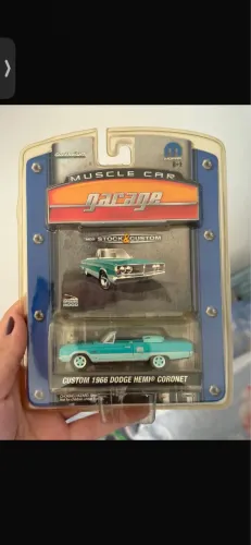 miniatura Greenlight 1966 Dodge Custom Hemi Coronet da coleção Muscle Car Garage