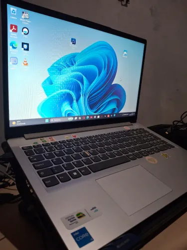 Notebook Lenovo Intel core i5. 12ª geração, SSD 512 GB, Com Carregador. VALOR NEGOCIÁVEL.