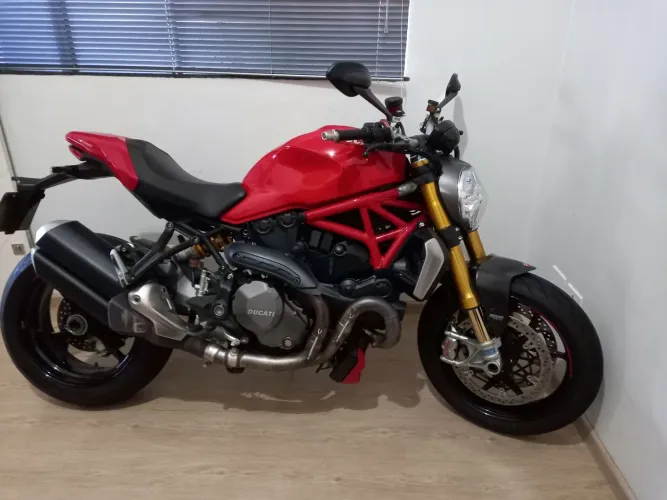 Ducati monster 1200s impecável