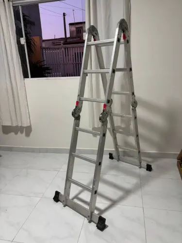 Escada dobrável de aluminio