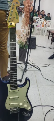 Guitarra menphis tagima