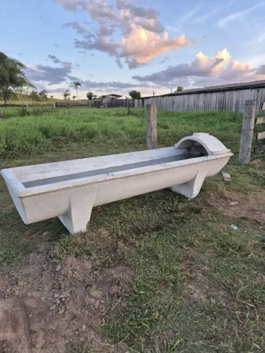 Cocho para agua ou ração Gado ou Cavalo
