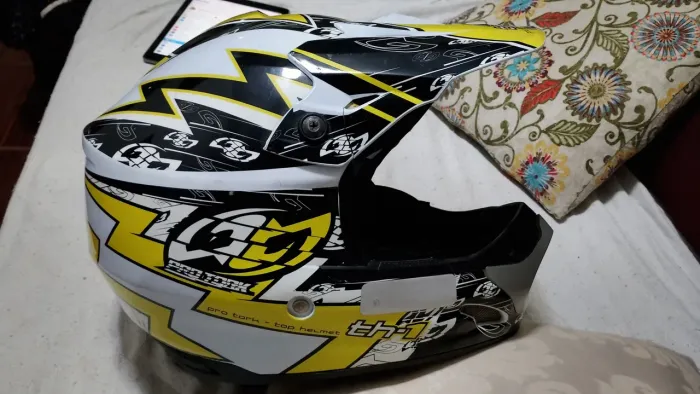 Capacete esportivo