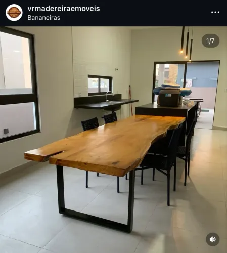 Mesa Rústica com base em metalon 