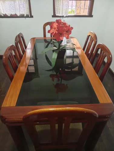 Vendo conjunto de mesa, cadeiras e bife 5000 mil