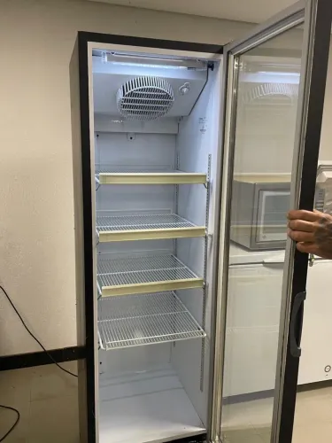 Refrigerador Metalfrio mod. MB28R 287 litros 220v