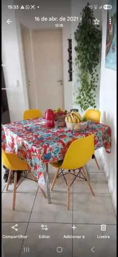 Mesa de  Vidro com 4 cadeiras semi novo.