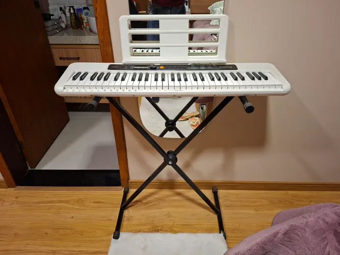 Kit teclado + pedal + tripé usado em ótimo estado
