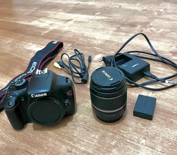 Canon EOS Rebel T3 + lente 18-55mm