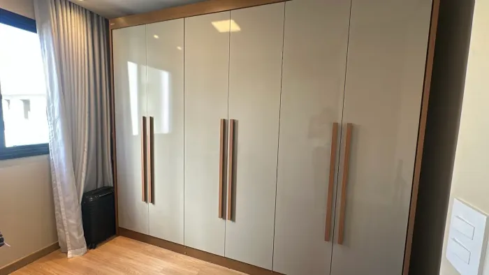 GUARDA ROUPA REFORÇADO 6 PORTAS 