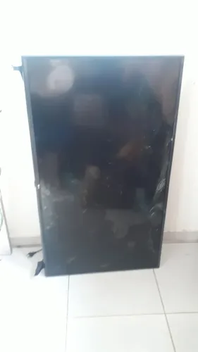 TV LG com o display trincado 