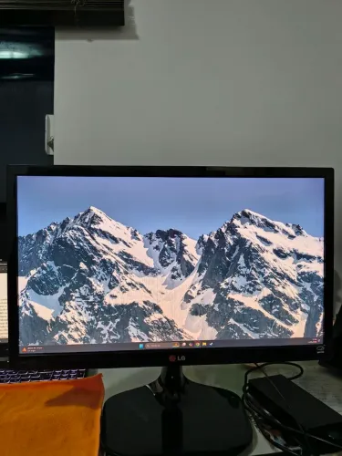 Monitor LG 22MP55HQ-P (21,5" IPS Full HD 1920x1080, HDMI + VGA).