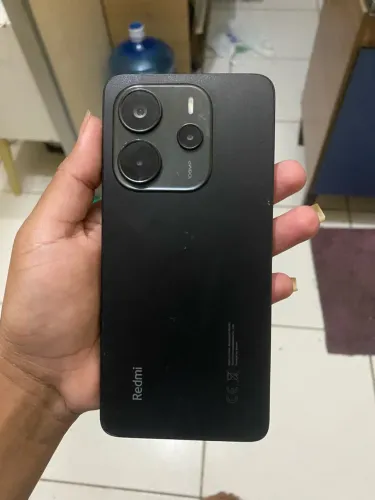 Vende se celular redimi not 14 de 256 e 8 de ram muito bem conservado sem avaria tudo ok