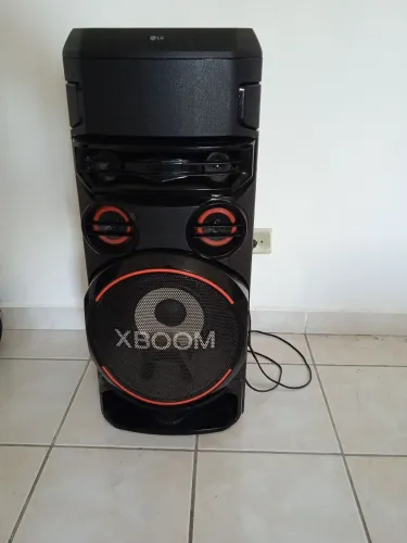Vende - se essa caixa de som LG Xboom