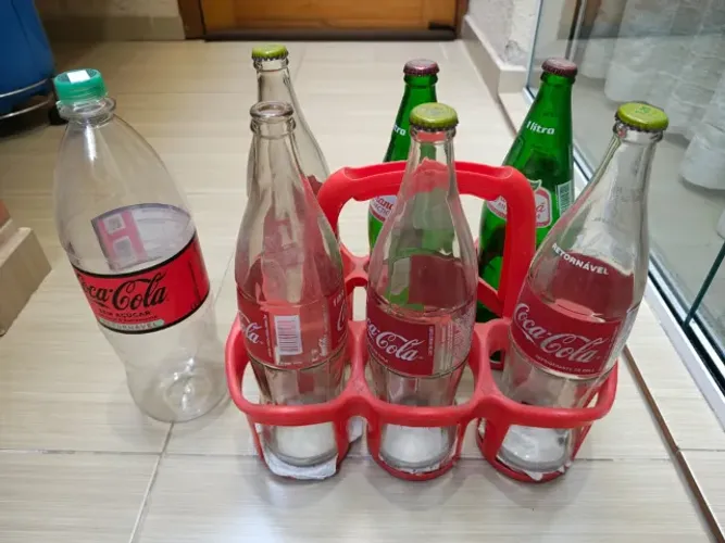 Engradado de Plástico para 6 Garrafas Retornáveis de Vidro de 1 litro
