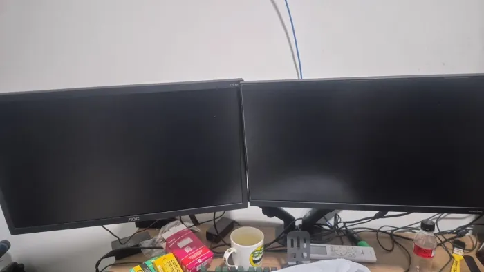 Monitores Samsung e AOC e braço articulado nimbus